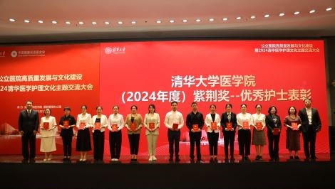 图10:李伟、霍慧彬为获奖者颁奖.JPG